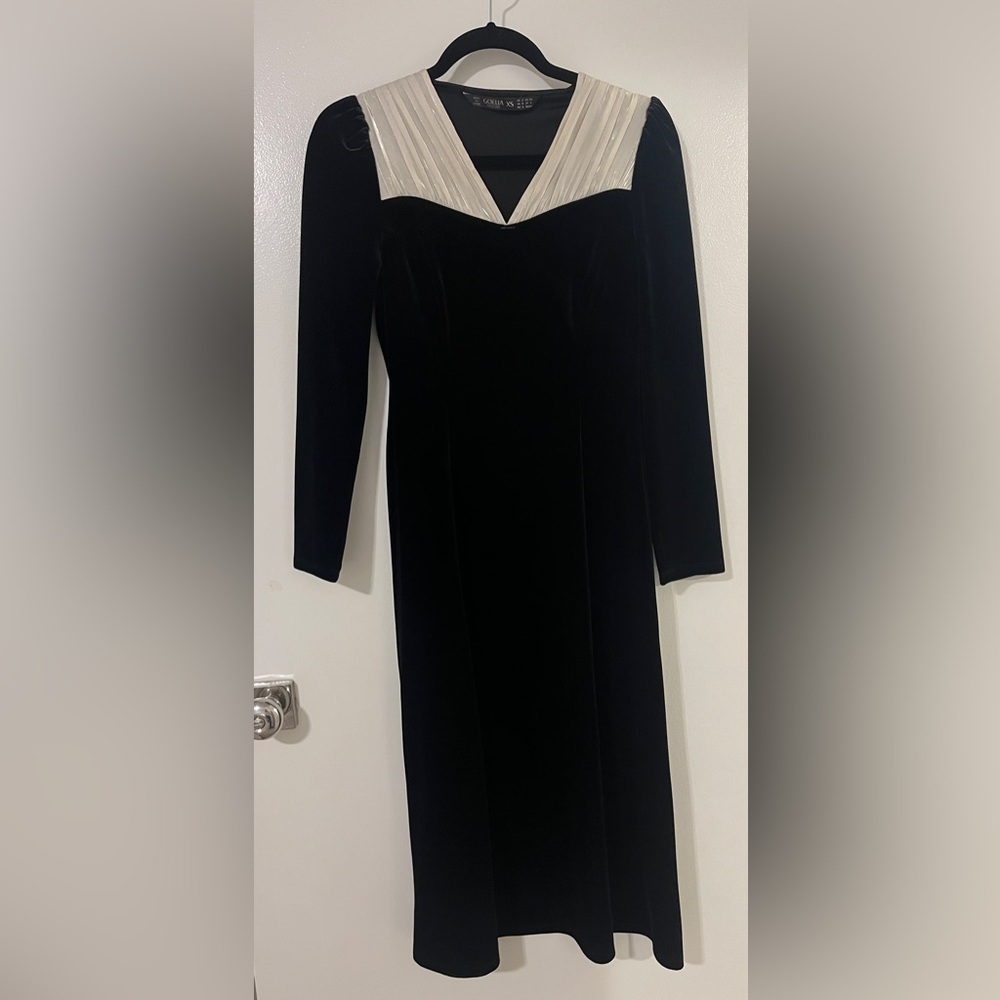 Chic Black and Cream Long Sleeve Dress